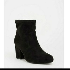 SUEDE ANKLE BOOTS..13W
